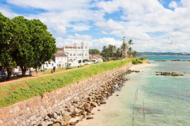 Galle, Sri Lanka - Aralık 2015 - histori üzerinde yürüyen insanlar