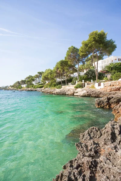 Cala d 'or, Mallorca - genießen Sie das türkisfarbene Wasser am Strand — Stockfoto