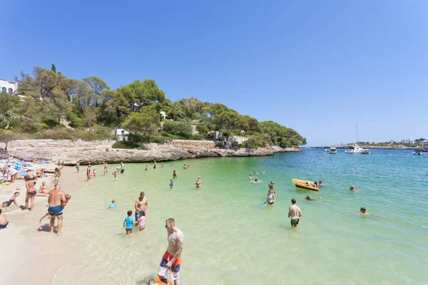 Cala d'Or, Mallorca - AUGUST 2016 - People enjoying their leisur — Stock Photo, Image