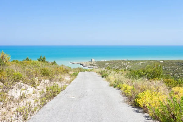 Lido Cala Lunga, Apúlia - Caminhadas até Torre Cala Lunga — Fotografia de Stock