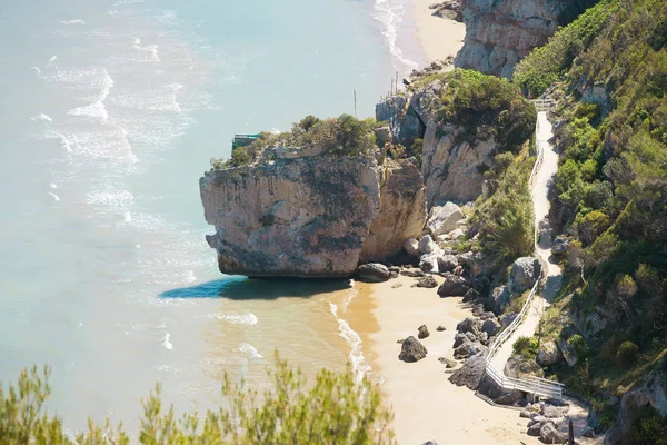 Pescichi, Apulië - wandelweg naar het strand van Pescichi — Stockfoto