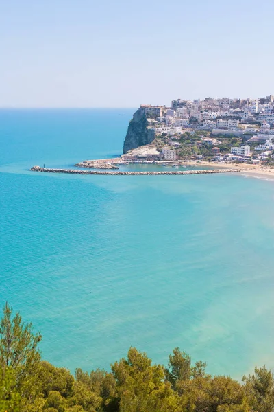 Pescichi, Apulie - Středozemní moře kolem přístavu Pescic — Stock fotografie