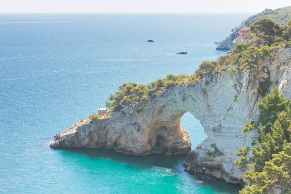 Grotta della Campana Piccola, Apulia - természetes barlang arch a — Stock Fotó