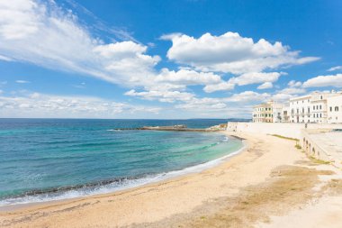 Gelibolu, Apulia - Sunshine Gelibolu'daki geniş plaj