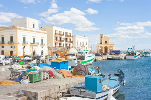 Gallipoli, Apulia - Barcos pesqueros en el puerto de Gallipoli — Foto de Stock