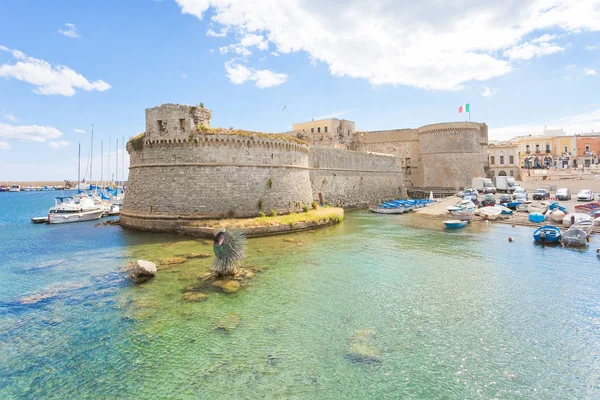 Gallipoli, Apulia - maj 2017 - widok z portu w kierunku — Zdjęcie stockowe