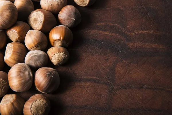 Hasselnötter nötter isolerade — Stockfoto