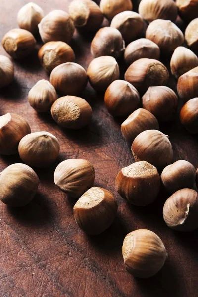 Hasselnötter nötter isolerade — Stockfoto