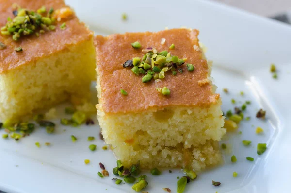 Revani/tatlı irmik pasta, geleneksel Türk tatlı