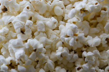 Kabın içinde patlamış mısır. Üstten Görünüm, makro