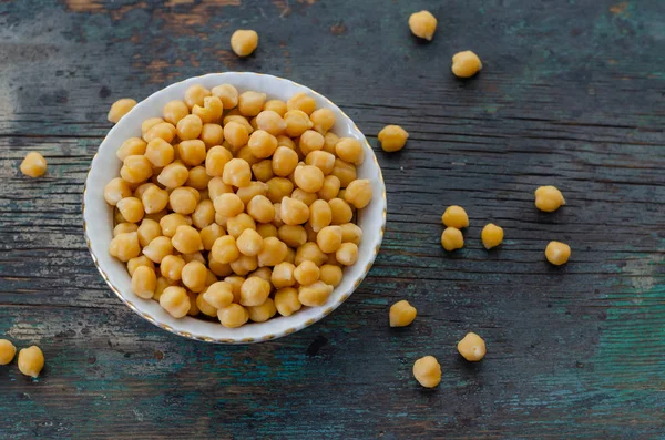 A Bowl of cooked chickpeas on the wooden table -, close up — 스톡 사진