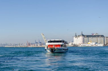 Tarihi Haydarpaşa İstasyonu ve şehir hatları feribotları