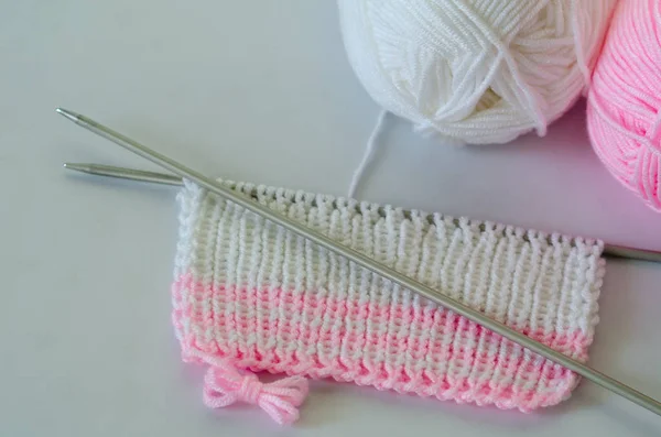 Pink White Yarn Needles White Background Living Room Top View — Stock Photo, Image