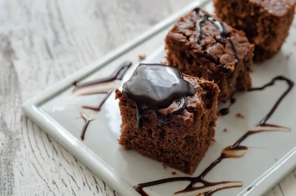 Stukjes Chocoladetaart Witte Plaat — Stockfoto