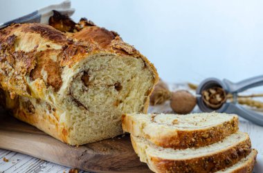 Masada ev yapımı taze ekmek var..