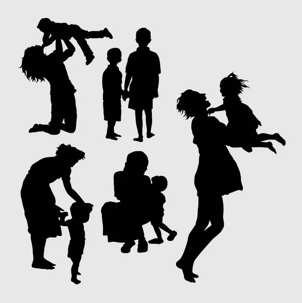 Famille parent et fils jouant silhouette — Image vectorielle