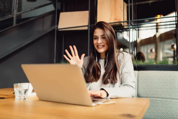 Flicka Gör Ett Videosamtal Online Internet — Stockfoto