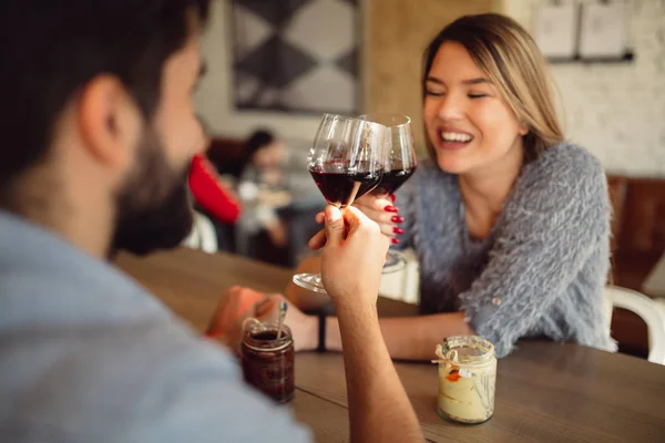 Couple Clinking Glasses Red Wine Couple Celebrating Anniversary Valentine Day — Stock Photo, Image