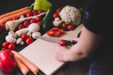 Kız kesme kiraz domates.