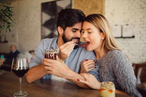 Handsome Man Feeding Her Girlfriend Cake Cafe Couple Celebrating Anniversary — Stock Photo, Image
