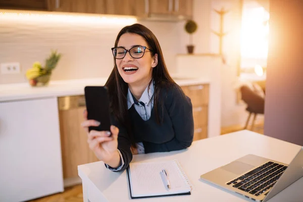 Mooi Meisje Online Chatten Vrouw Kantoor Aan Huis Video Chat — Stockfoto