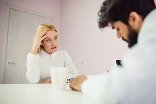 Schreckliches Medizinisches Konzept Patienten Die Der Diagnose Des Arztes Stressig — Stockfoto