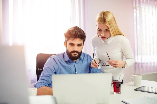 Two Confident Businesspeople Using Laptop Together While Working Table Modern — Stock Photo, Image