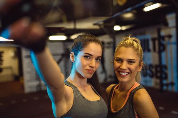 Friends Having Fun Gym Making Selfie Photo — Stock Photo, Image