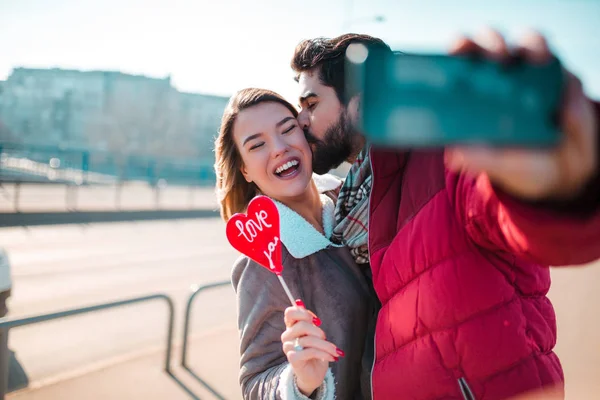 Jong Echt Paar Datum Maken Selfie — Stockfoto