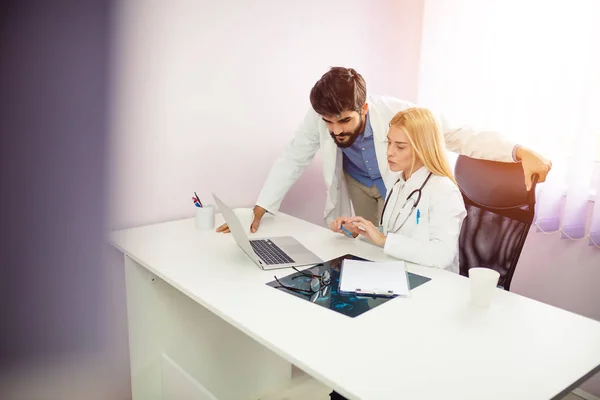 Two Doctors Discussing Patient Report Ward Hospital — Stock Photo, Image