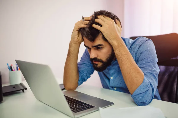 Worried Businessman Using Laptop Computer — Stock Photo, Image