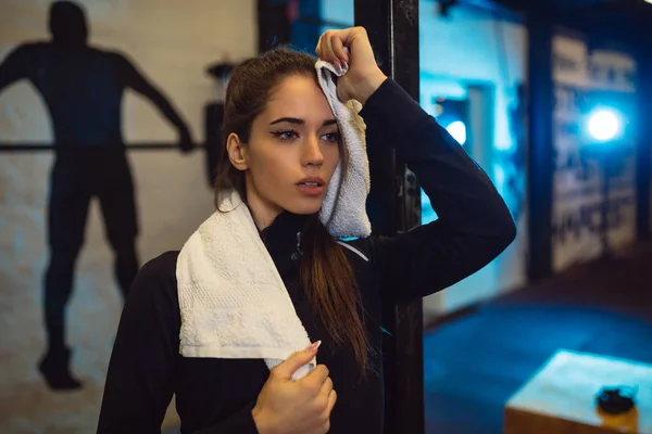 Tired Girl Wiping Sweat Towel Gym — Stock Photo, Image