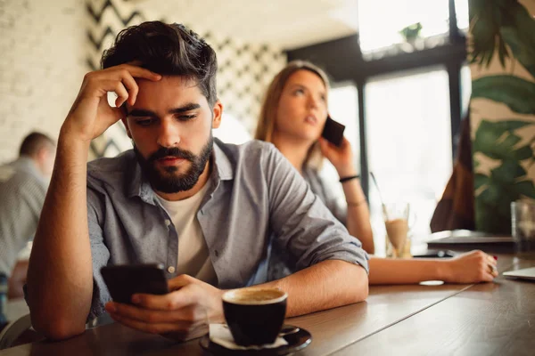 Young Couple Just Had Quarrel Cafe Both Using Smartphones Avoid — Stock Photo, Image