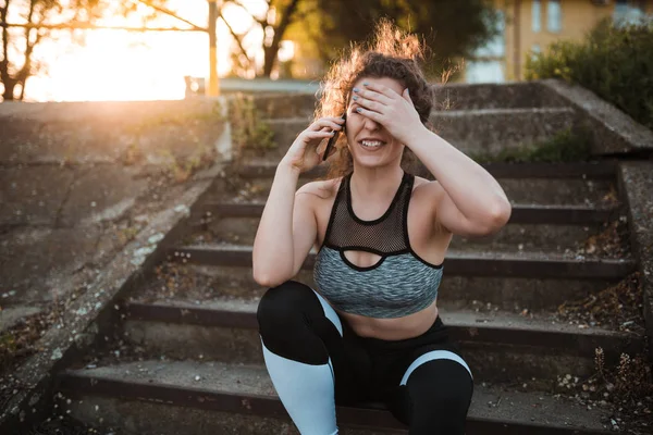 Young Woman Sportswear Using Mobile Phone While Sitting Stairs Outdoors — Stock Photo, Image