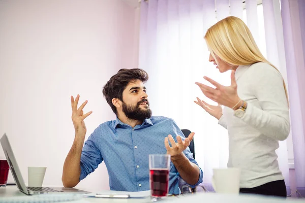 Young Colleagues Having Argue Office — Stock Photo, Image