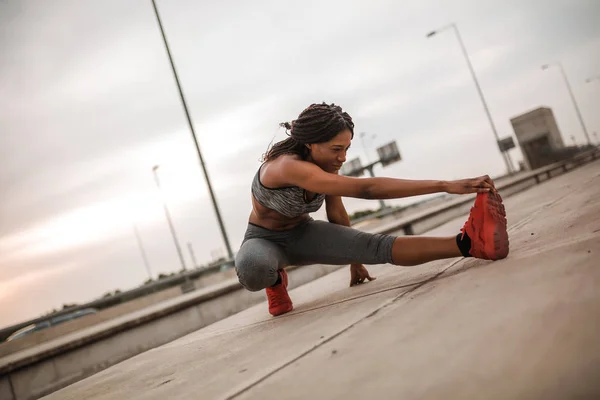 African American Girl Stretching Leg Street Running — Stock Photo, Image