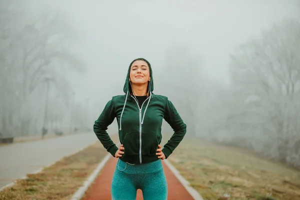 Young Fit Woman Getting Ready Training Fit Girl Enjoying Fresh — Stock Photo, Image