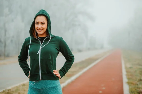 Fit Girl Sportswear Posing Front Camera Running Track Foggy Day — Stock Photo, Image