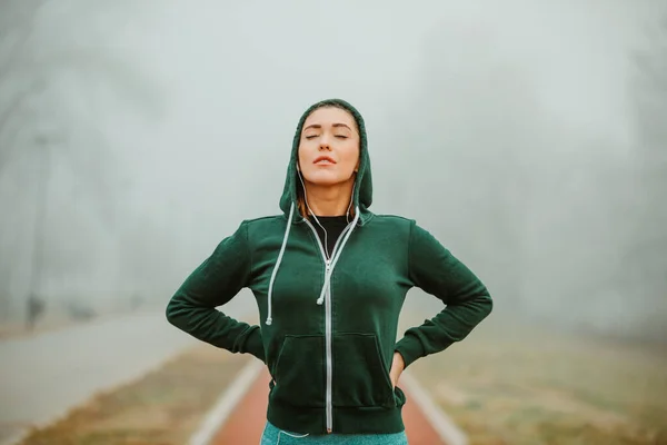 Photo Young Athlete While She Concentrating She Starts Training Session — Stock Photo, Image