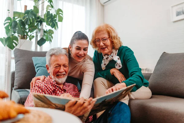 Todas Las Familias Felices Son Iguales Los Viejos Recuerdos Hacen —  Fotos de Stock