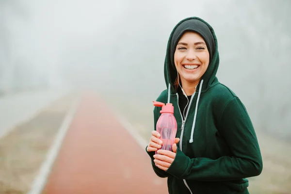 Close Shot Smiling Young Girl Who Holding Pink Water Bottle — Stock Photo, Image