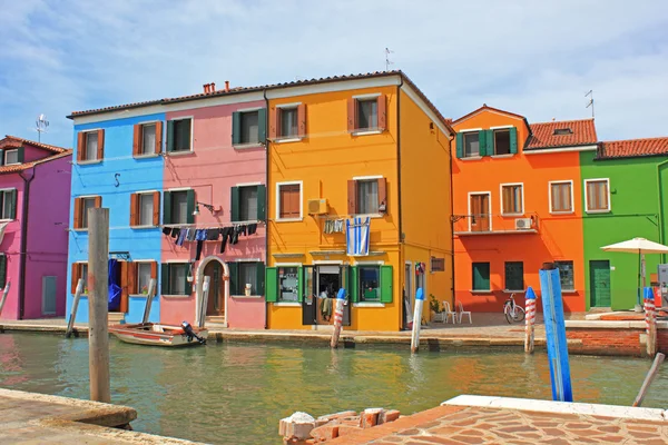 Houses by Canal, Burano, Venice, Italy — Stock Photo, Image