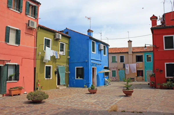 Courtyard and Colorful Houses, Burano, Venice, Italy — Stock Photo, Image