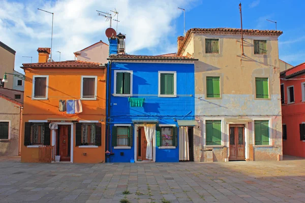 Färgglada hus, Burano, Venedig, Italien Royaltyfria Stockbilder