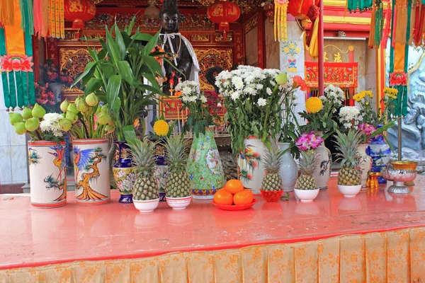 泰国普吉岛瑞比神社祭坛 — 图库照片