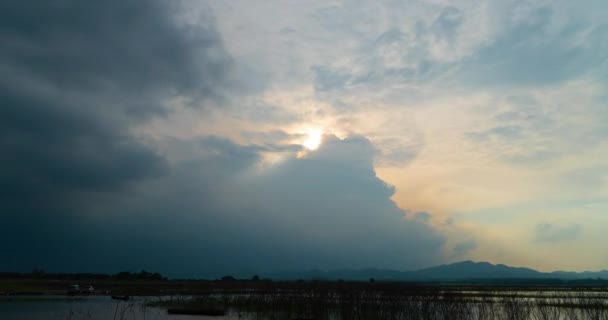 Lapso Tiempo Una Gran Tormenta Con Nubes Oscuras Cubren Cielo — Vídeos de Stock