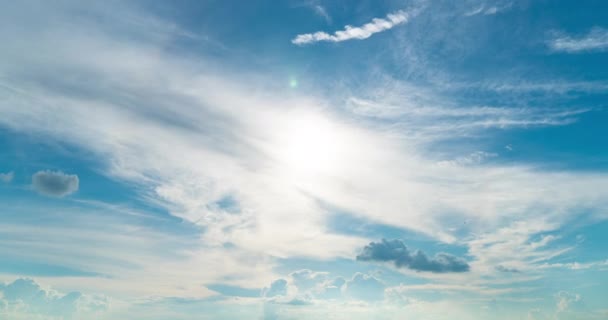 Nuages Légèrement Alignés Recouvraient Soleil — Video