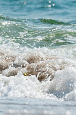 Deniz okyanus kıyısı dikey, yan görünüm. Kavram rahatla ve seyahat.