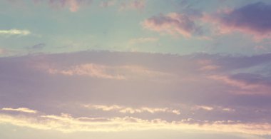 Gökyüzü arka plan veya doku bulutlar ile günbatımı anda Panoraması. Uzay kopyalayın. Instagram