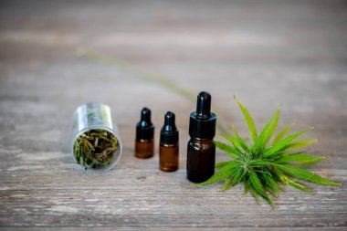 Kenevir Cbd petrol kenevir ürünleri kenevir yağı, Cbd petrol kenevir özü, Tıbbi esrar konsepti.
